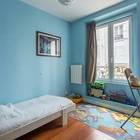 Veeve - A Parisian Gallery *